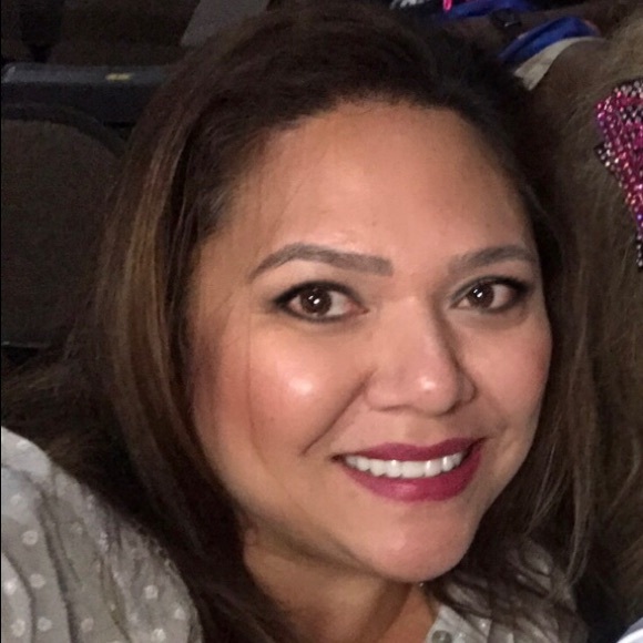 Meet your Posher, Jennifer - Picture 3 of 3